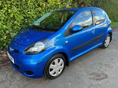 TOYOTA AYGO 1.0 VVT-i Blue 