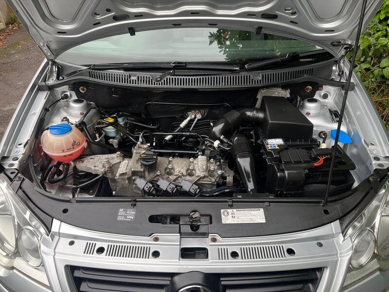 VOLKSWAGEN POLO