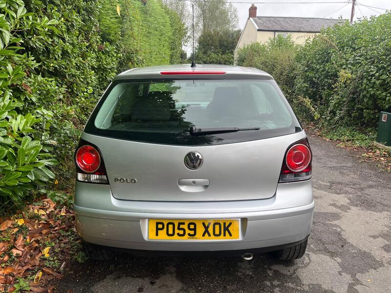 VOLKSWAGEN POLO