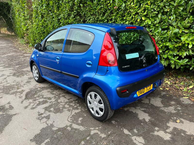 PEUGEOT 107