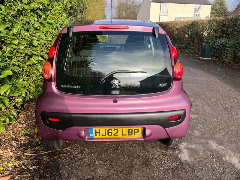 PEUGEOT 107