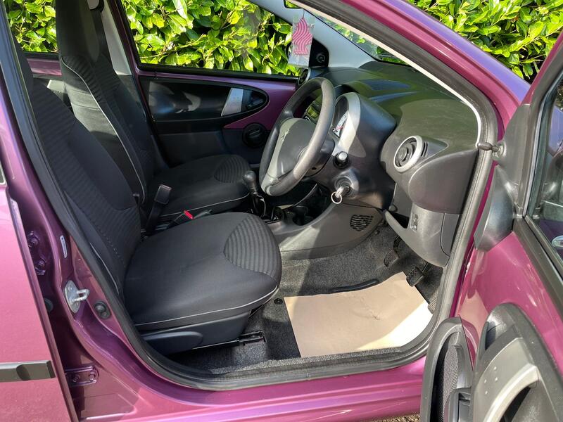 PEUGEOT 107