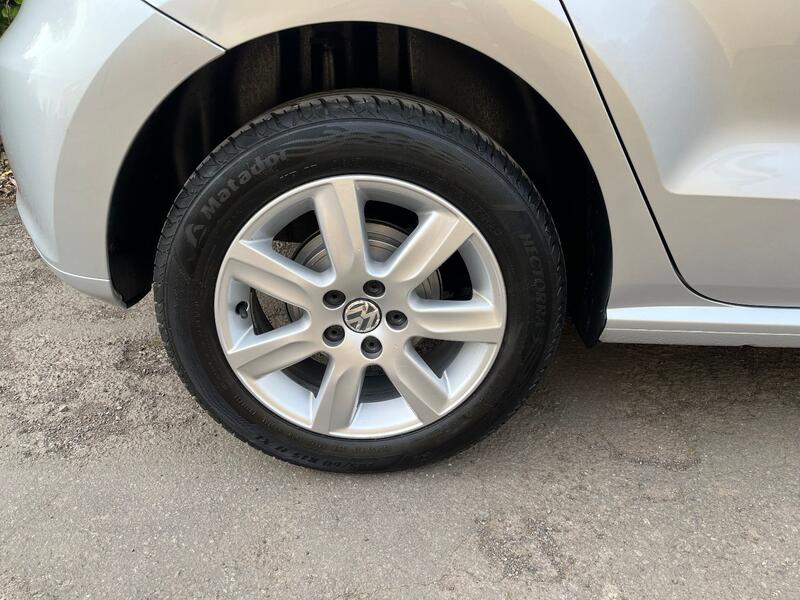 VOLKSWAGEN POLO