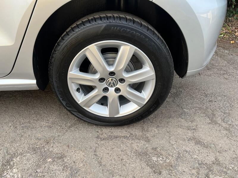 VOLKSWAGEN POLO