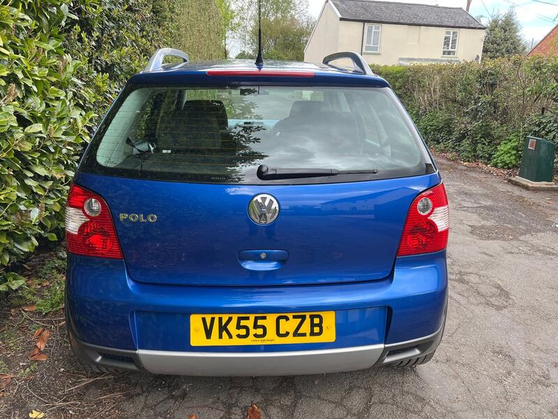 VOLKSWAGEN POLO