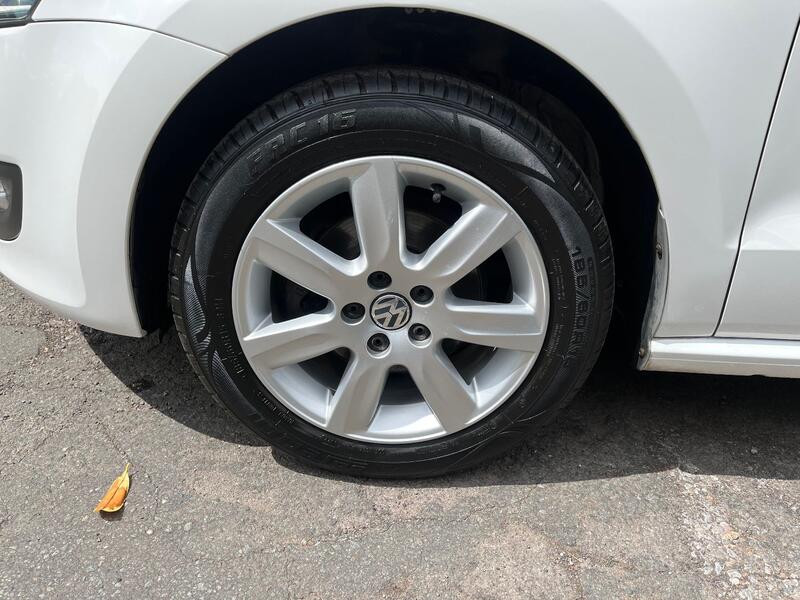 VOLKSWAGEN POLO