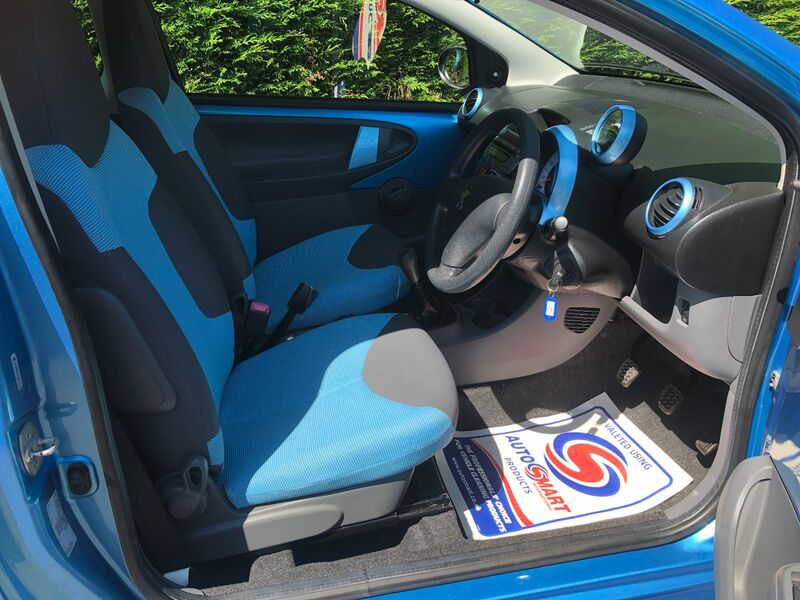 PEUGEOT 107