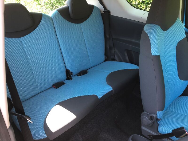 PEUGEOT 107