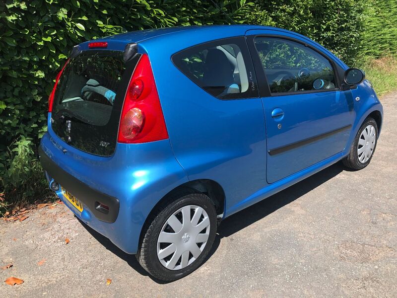 PEUGEOT 107